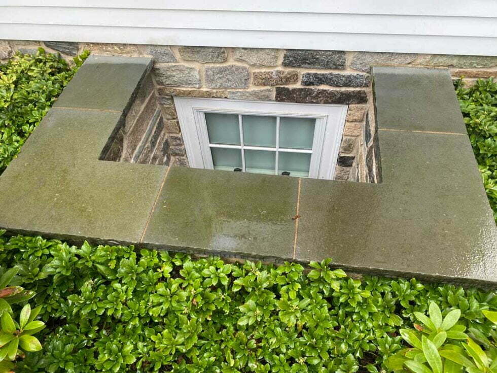 retaining walls powerwash - before